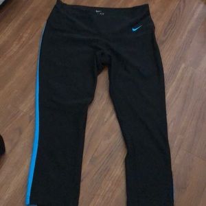 Crop leg sports pants